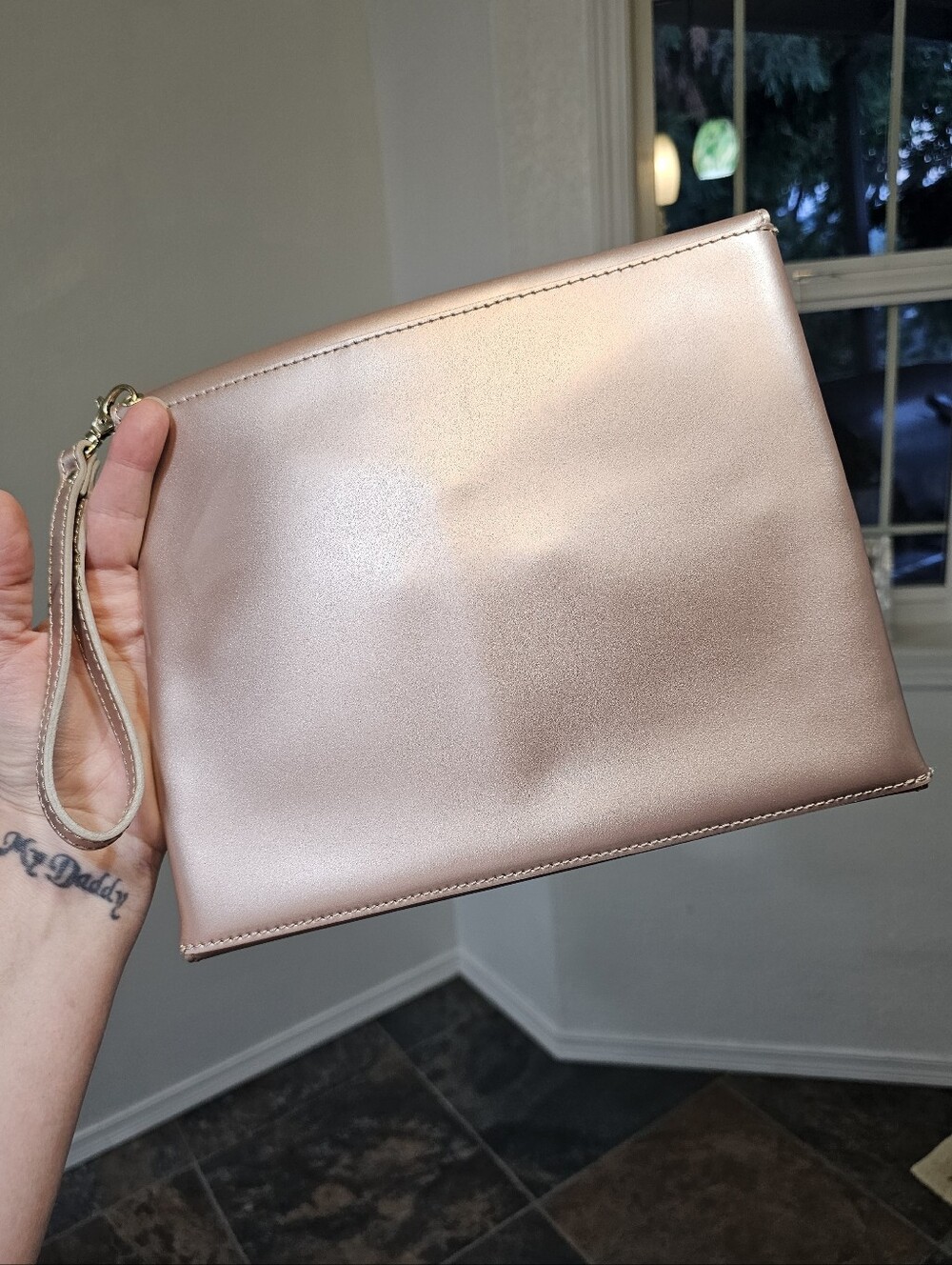 Garuglieri Genuine Leather Envelope Purse Wristlet in Metallic Rose Gold - Picture 5 of 14